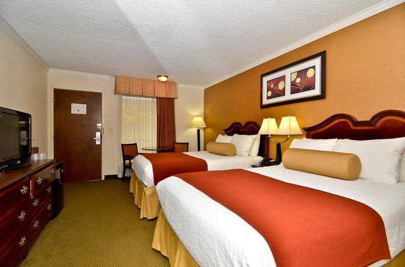 Western Galleria & Hotel 3*
